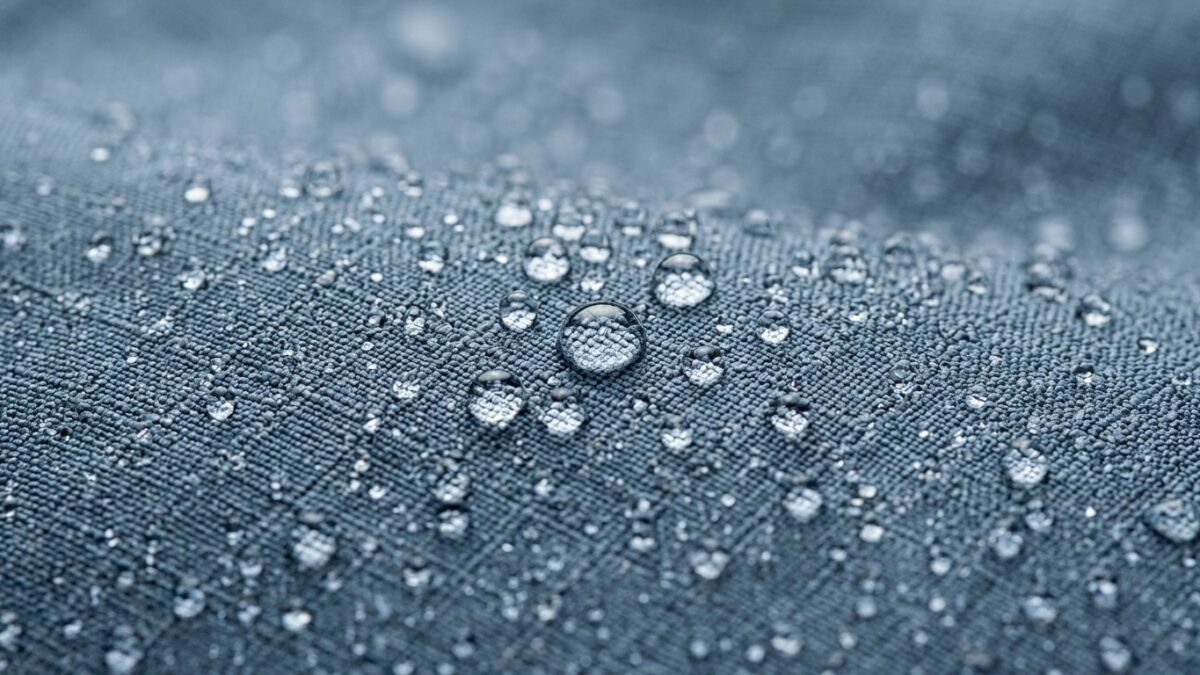 Nowoczesna tkanina poliestrowa z kroplami wody